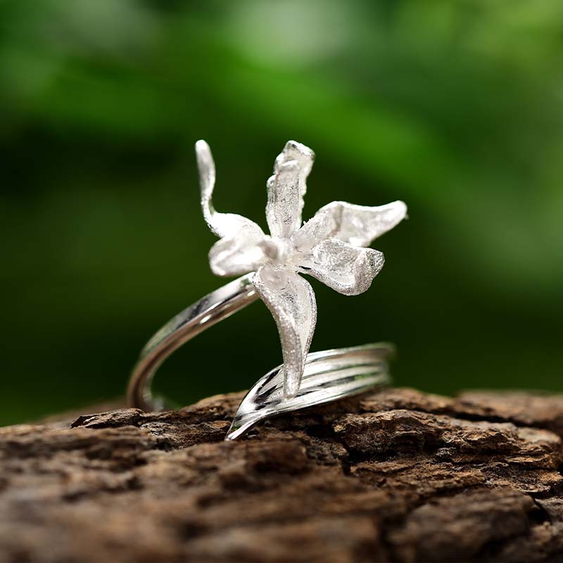 Elegant Iris Flower Leaves Adjustable Ring