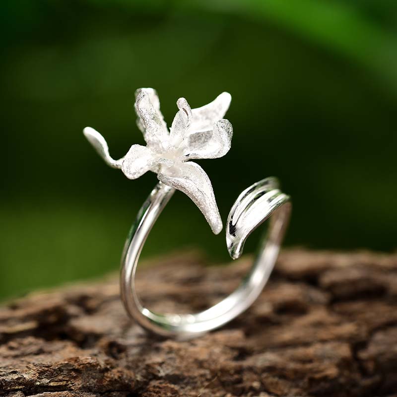Elegant Iris Flower Leaves Adjustable Ring
