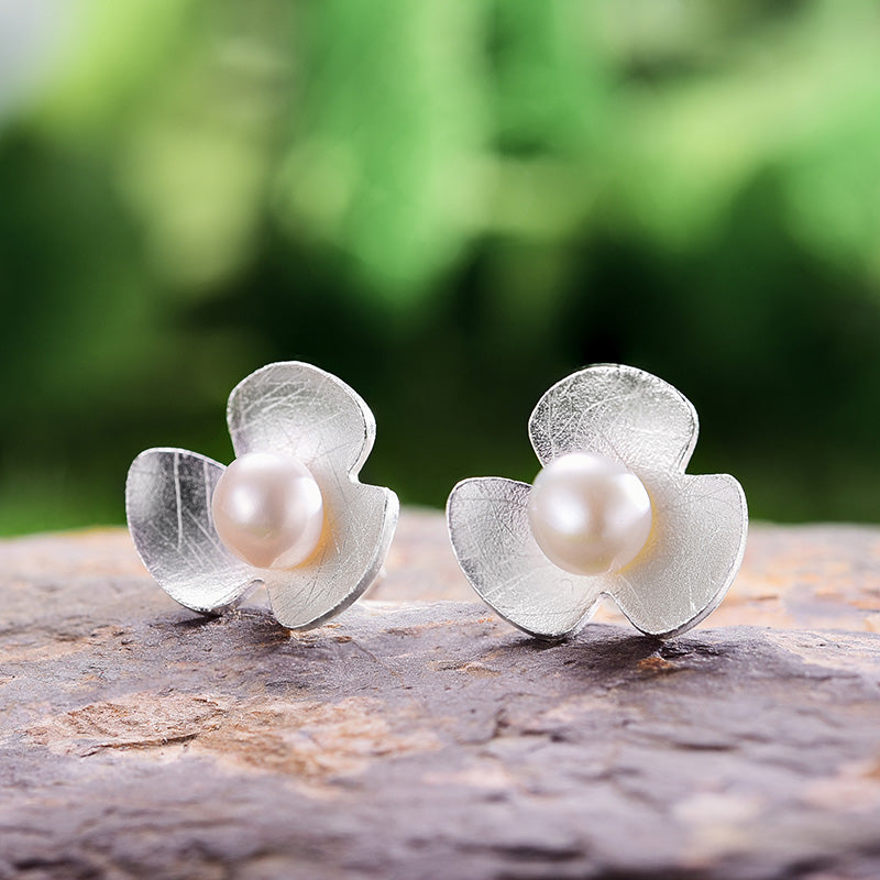 Natural Pearl Fresh Clover Flower Stud Earrings